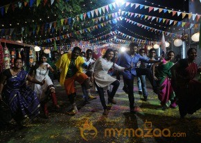 Romba Nallavanda Nee Movie Stills