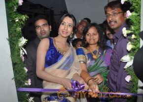 Sanjana Galrani Launches Naturals Family salon
