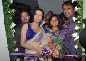 Sanjana Galrani Launches Naturals Family salon photo 9