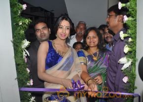 Sanjana Galrani Launches Naturals Family salon photo 7