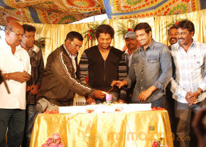 Santhanam Birthday Celebration On The Sets Of Thalaivan