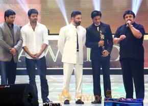 Shahrukh Khan At 7th Annual Vijay Awards   photo 2