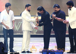 Shahrukh Khan At 7th Annual Vijay Awards  