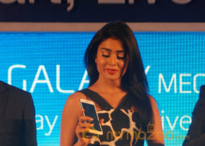 Shriya Launch Samsung Galaxy Smart Phone   photo 11