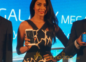 Shriya Launch Samsung Galaxy Smart Phone  