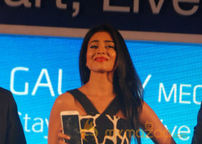 Shriya Launch Samsung Galaxy Smart Phone   photo 20