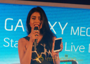 Shriya Launch Samsung Galaxy Smart Phone   photo 30