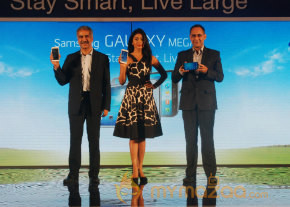 Shriya Launch Samsung Galaxy Smart Phone   photo 10