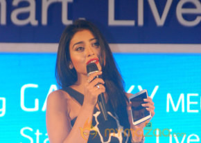 Shriya Launch Samsung Galaxy Smart Phone   photo 19