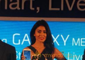 Shriya Launch Samsung Galaxy Smart Phone   photo 31