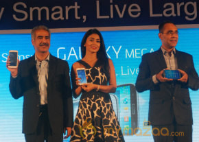Shriya Launch Samsung Galaxy Smart Phone   photo 3