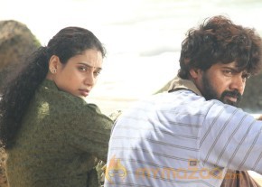 Sivappu Tamil Movie Latest Stills photo 11