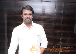 Stars At Vishwaroopam Movie Premiere Show photo 25