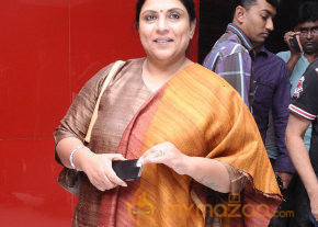 Stars At Vishwaroopam Movie Premiere Show photo 5