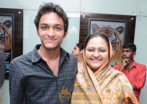Stars At Vishwaroopam Movie Premiere Show photo 6