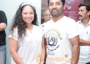 Stars At Vishwaroopam Movie Premiere Show photo 30