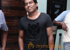 Stars At Vishwaroopam Movie Premiere Show photo 17