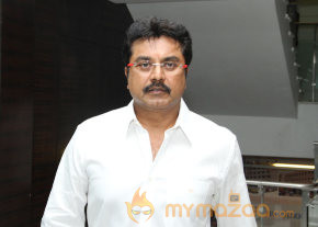 Stars At Vishwaroopam Movie Premiere Show photo 9