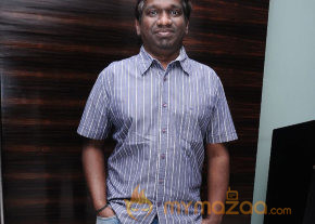 Stars At Vishwaroopam Movie Premiere Show photo 23