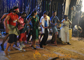 Sutta Pazham Sudatha Pazham Movie Onlocation Stills  photo 53