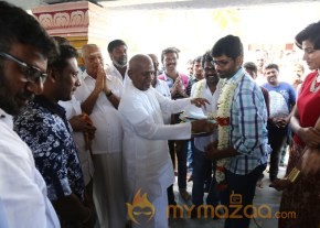 Tamil Movie dhanshika Raani Movie Pooja Stills