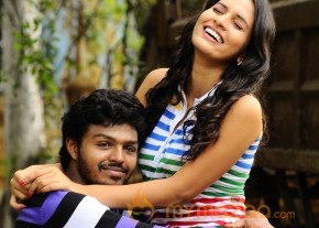 Tamil Movie-ORUVAR MEETHU IRUVAR SAAINDHU MOVIE GALLERY photo 20