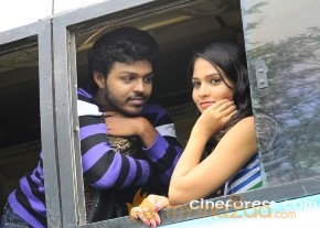 Tamil Movie-ORUVAR MEETHU IRUVAR SAAINDHU MOVIE GALLERY photo 11
