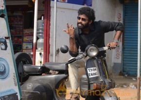 Tamilukku Ondrai Aluthavum Movie Stills photo 4