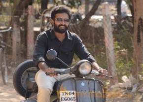 Tamilukku Ondrai Aluthavum Movie Stills photo 7