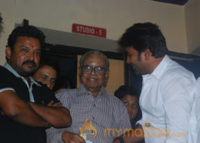 Thillu Mullu Premier Show Photo Gallery  photo 14