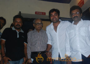 Thillu Mullu Premier Show Photo Gallery  photo 17