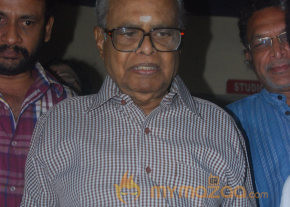 Thillu Mullu Premier Show Photo Gallery  photo 37