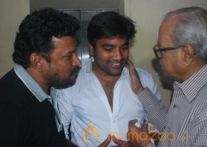 Thillu Mullu Premier Show Photo Gallery  photo 26