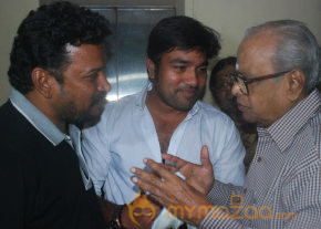 Thillu Mullu Premier Show Photo Gallery  photo 33