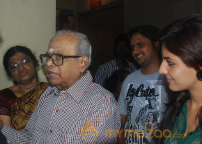 Thillu Mullu Premier Show Photo Gallery 