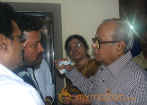 Thillu Mullu Premier Show Photo Gallery  photo 13