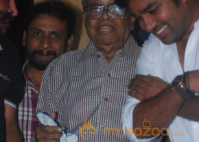 Thillu Mullu Premier Show Photo Gallery  photo 28