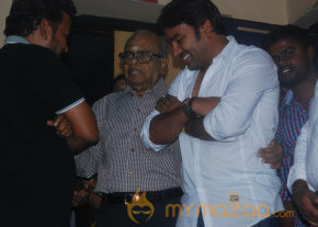 Thillu Mullu Premier Show Photo Gallery  photo 36