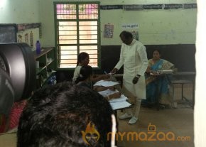 TN Election Celebrity Voting Pics  photo 58