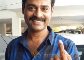 TN Election Celebrity Voting Pics  photo 7