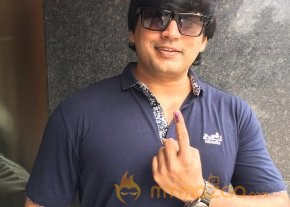 TN Election Celebrity Voting Pics  photo 15