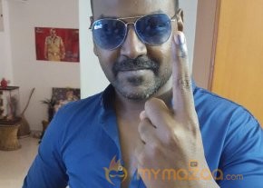 TN Election Celebrity Voting Pics  photo 35