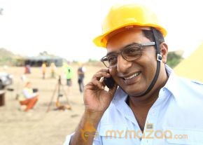Un Samayal Arayil Movie Latest Stills photo 8