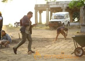 Un Samayal Arayil Movie Latest Stills photo 11