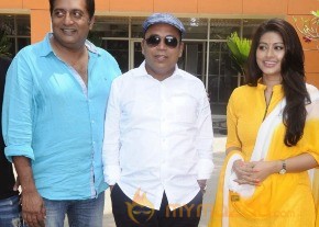 Un Samiyal Araiyil Movie Press Meet Photos photo 16
