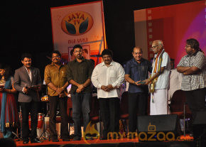 V4 Entertainers Film Awards 2013 photo 15