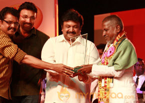 V4 Entertainers Film Awards 2013 photo 17
