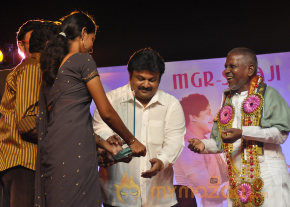 V4 Entertainers Film Awards 2013 photo 20