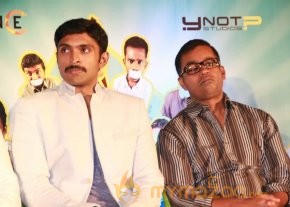 Vaayai Moodi Pesavum Movie Audio launch photo 81