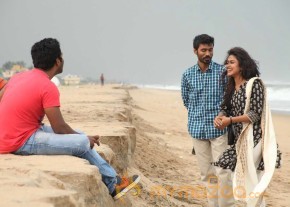 Velai Illa Pattadhari Movie Stills photo 10